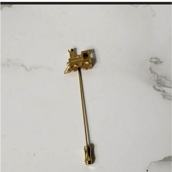 VINTAGE TRIFARI Goldtone Train Locomotive Stick Pin - Picture 3 of 5